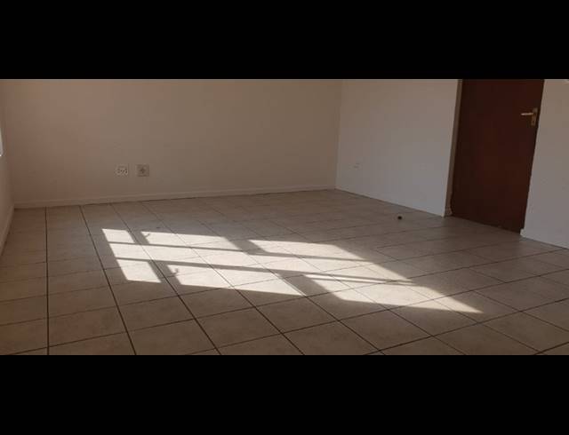 2 BEDROOM APARTMENT TO LET IN LONEHILL